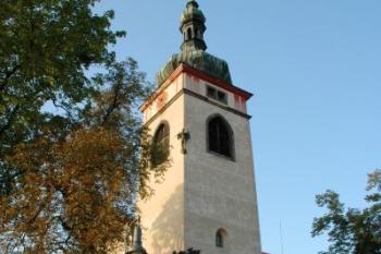 Pohled na hlavní věž ( © Aleš Marek 12/2006)