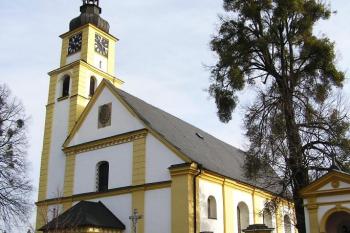 Průčelí kostela sv. Petra a Pavla (© Jan P. Štěpánek, 12/2006)