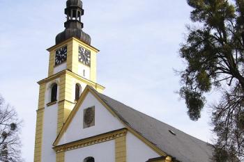 Průčelí kostela sv. Petra a Pavla (© Jan P. Štěpánek, 12/2006)