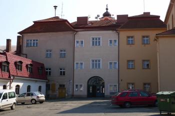 průčelí do dvora (© Karel Husák, 03/2012)