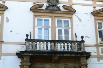 barokní vstupní portál Arcibiskupského paláce ( © Jan P. Štěpánek 05/2009)