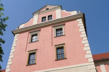 průčelí jednoho z křídel bývalého konviktu jezuitů ( © Jan P. Štěpánek 04/2009)