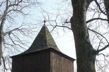 Zvonice u kostela (© Hynek Boháč, 04/2006)