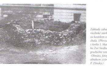 Foto základů věže z r. 1932 - kniha Objevovaná Olomouc (© Objevovaná Olomouc / Vl.Gračka 2012 – nakl. V.Lukeš – Poznání, Olomouc)