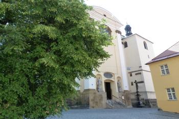 kostelem sv. Michala (© František Kinař, 08/2014)