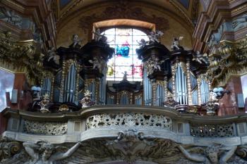 kostelem sv. Michala (© František Kinař, 08/2014)