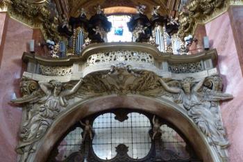 kostelem sv. Michala (© František Kinař, 08/2014)