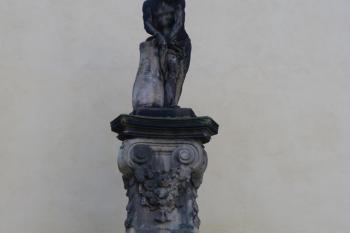 sochy u kostela sv. Michala (© František Kinař, 08/2014)