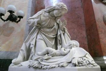 sousoší Marie s malým Ježíškem na rozhraní lodě a oratoře ( © Jan P. Štěpánek 04/2009)