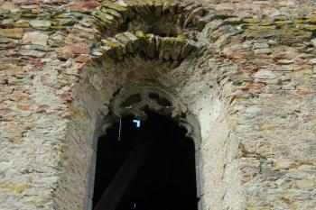 detail fragmentů gotické kružby (© Petr Pospíšil, 10/2012)