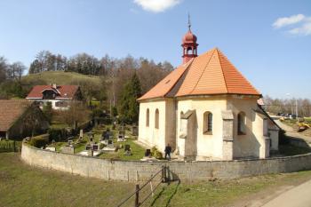 Kostel sv. Bartoloměje s vrchem Brada ( © Jiří Čížek 03/2007)