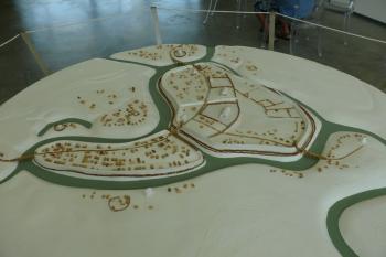 Rekonstruční model hradiště v návštěvnickém centru (© Jiří Cukr, 08/2015)