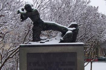 Pomník Padlých hrdinů (© Ivo Rozehnal, 01/2006)