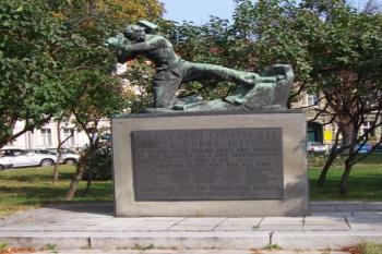 Pomník Padlých hrdinů (© Ivo Rozehnal, 07/2006)
