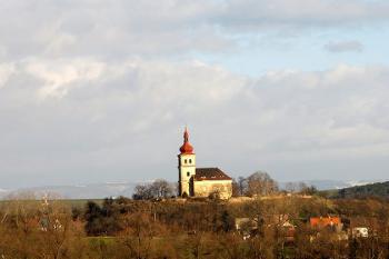 Kostel sv. Matouše od  jihozápadu ( © Radovan Smokoň 12/2006)