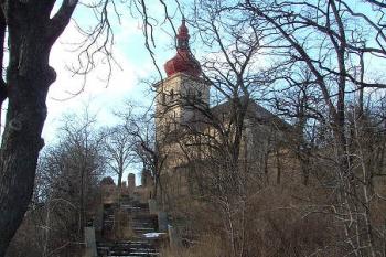 Schodiště ke kostelu ( © Radovan Smokoň 01/2006)