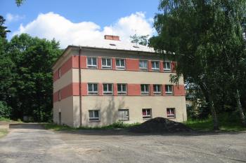 předchůdce nového zámku,tzv.starý zámek,nacházejicí se jihozápadněji (© D Dohňanský, 07/2015)