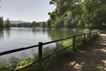 Harcovská přehrada s Ještědem (© Simona Kidlesová 06/2019)