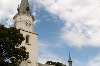 Celkový pohled na kostel  Narození Panny Marie (dnešní podobu kostel získal až za rozsáhlé rekonstrukce v letech 1910 až 1911) (© Miroslav BITTER 08/2006)