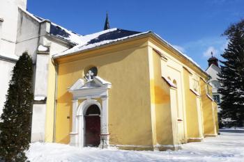 kaple Růžencové Panny Marie při jižní frontě kostela ( © Jan P. Štěpánek 03/2009)