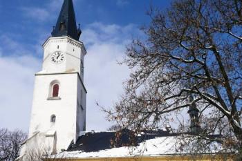 jižní fronta kostela s Růžencovou kaplí ( © Jan P. Štěpánek 02/2009)