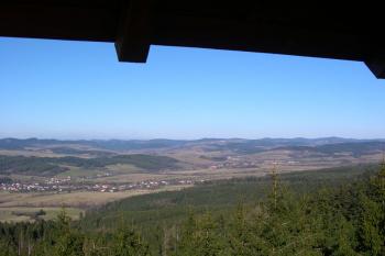 Rozhed z rozhledny na Královci (© George Párátko, 02/2007)