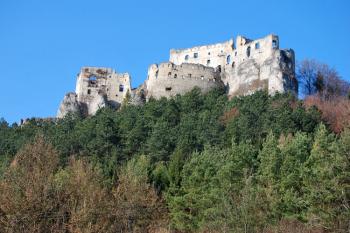 hrad Lietava od jihovýchodu ( © Miroslav BITTER 11/2011)