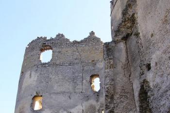 Pohled na západní stěnu velké bašty horního hradu ( © Jan P. Štěpánek 09/2007)