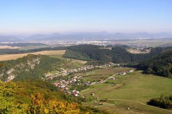 pohled z hradu Lietava na Žilinu ( © Jan P. Štěpánek 09/2007)