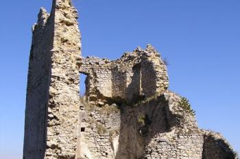 Pohled z nádvoří horního hradu na velkou baštu ( © Jan P. Štěpánek 09/2007)