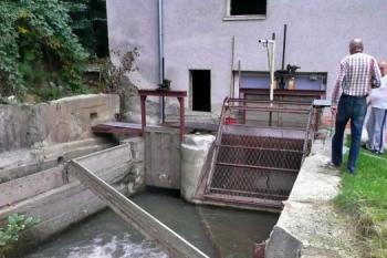 stavidlo a novodobé vantroky Ševčíkova mlýnu v Bahně (© Jan P. Štěpánek 2011)