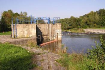Stavidlo na jezu na řece Ostravici nad Hodoňvicemi - začátek náhonu ( © Jan P. Štěpánek 09/2006)