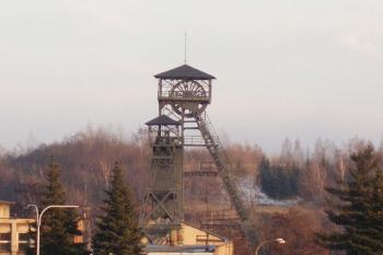 památkově chráněné těžní věže dolu Petr Bezruč ( © Jan P. Štěpánek 02/2008)