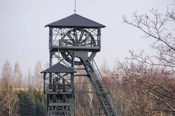 detail památkově chráněných těžních věží dolu Petr Bezruč ( © Jan P. Štěpánek 03/2008)