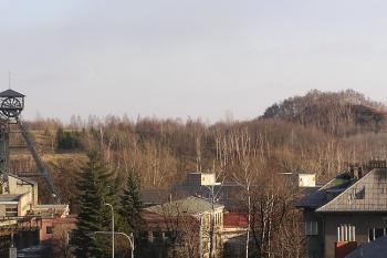 panoramatický pohled na důl Petr Bezruč a haldu Ema ze střechy nového komplexu Atrium ( © Jan P. Štěpánek 04/2008)