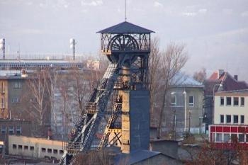 těžní věže dolu Petr Bezruč z haldy Ema ( © Jan P. Štěpánek 12/2007)
