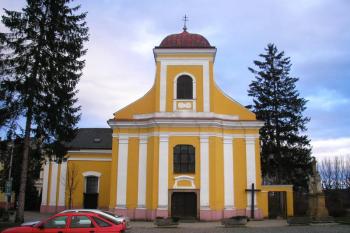 čelní pohled na vstupní průčelí kostela ( © Ondřej Štěpánek 01/2007)