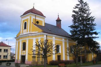 další pohled na vstupní průčelí ( © Ondřej Štěpánek 01/2007)