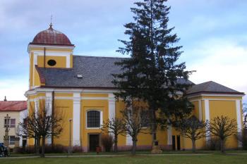 celkový pohled na kostel od západu ( © Ondřej Štěpánek 01/2007)