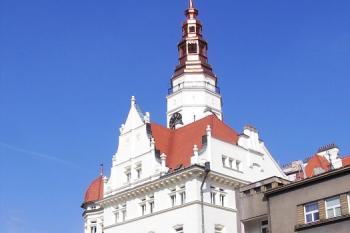Pohled na radnici od jihovýchodu (© Jan P. Štěpánek, 10/2006)