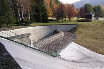 Přepouštěcí prostor přehrady ( © Jan P. Štěpánek 10/2006)