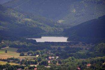 Přehrada Morávka ze svahů Kotaře ( © Jan P. Štěpánek 06/2007)