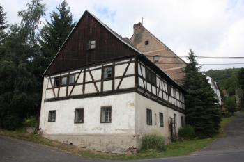 Hrázděný dům čp. 32 v jihozápadním koutě náměstí ( © Ivan Grisa 07/2010)