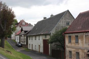 Jižní strana náměstí ( © Ivan Grisa 07/2010)