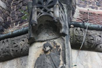 Reliéf na baldachýnu předsíně hlavního vstupu, zpodobňující císaře Josefa II. ( © Ivan Grisa 07/2010)