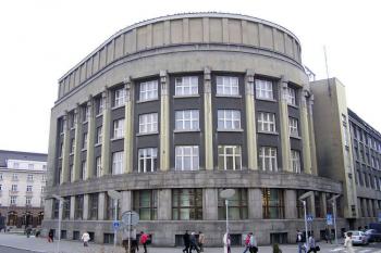 Zaoblené čelo budovy bývalé Moravskoostravské spořitelny ( © Jan P. Štěpánek 02/2007)