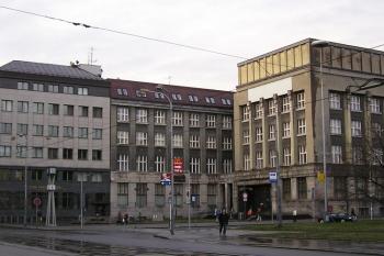 panorama bývalé Moravskoostravské spořitelny od křižovatky Nádražní ulice a 28. října ( © Jan P. Štěpánek 03/2007)