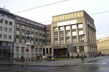 Bývalá Moravskoostravská spořitelna z náměstí Dr. E. Beneše ( © Jan P. Štěpánek 03/2007)