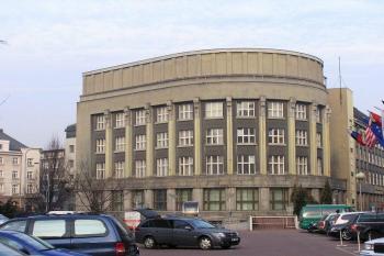 Bývalá Moravskoostravská spořitelna od hotelu Imperial (© Jan P. Štěpánek, 03/2007)