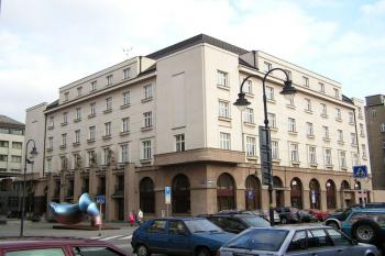 Celkový pohled na palác Elektra od Domu umění ( © Jan P. Štěpánek 03/2007)